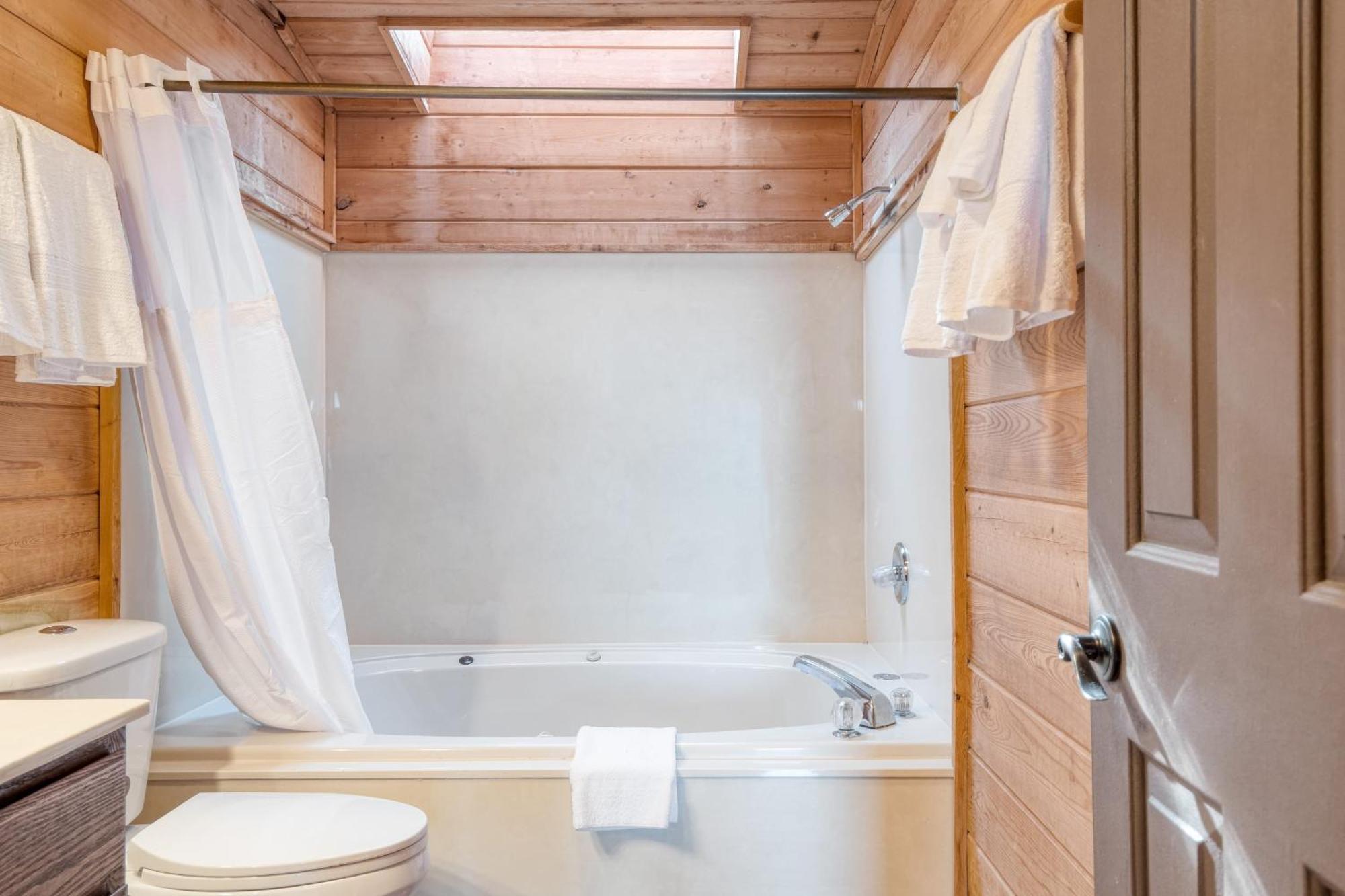 Fontana By Avantstay Gorgeous Mountain Cabin W Views Hot Tub Game Room Gatlinburg Exteriör bild