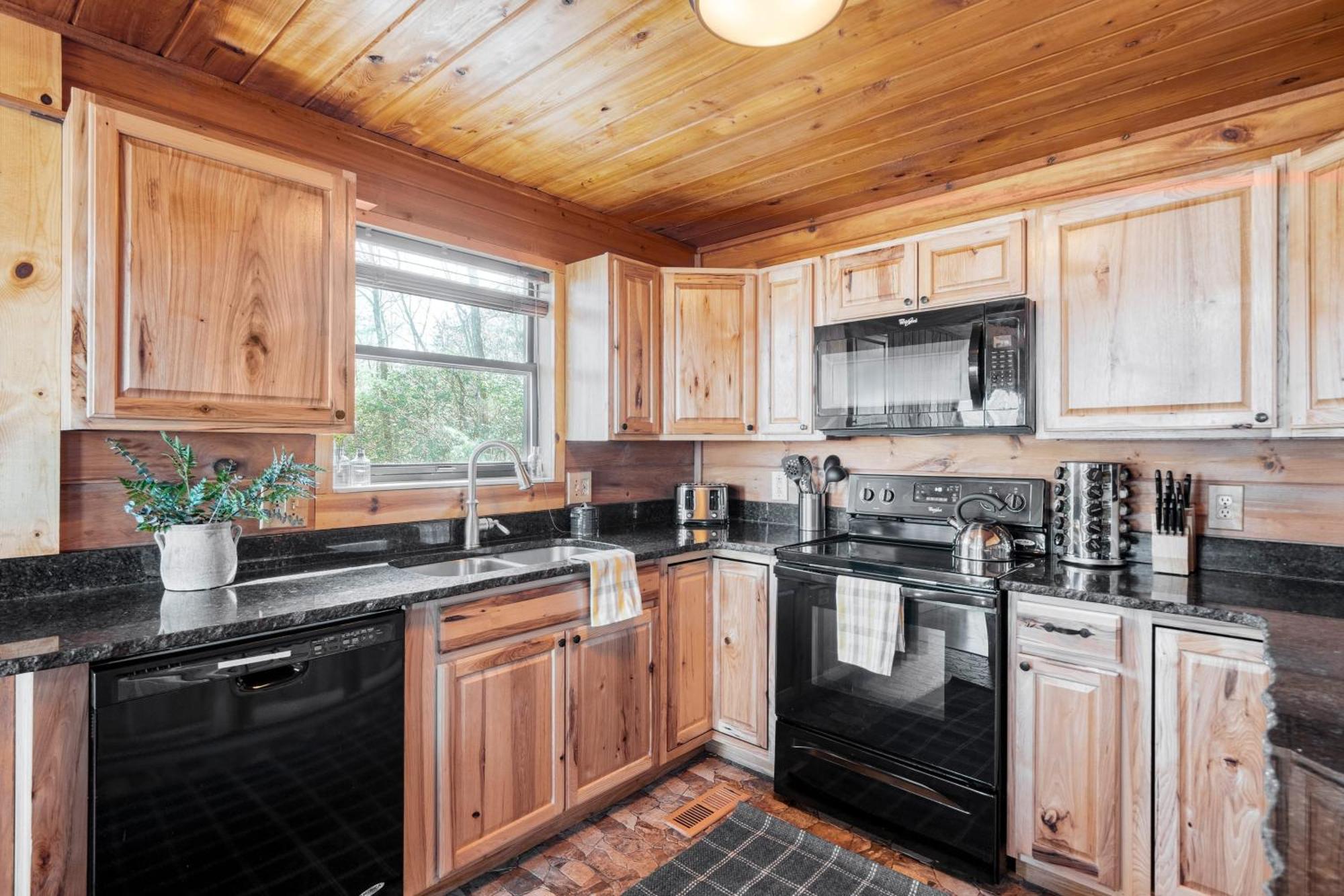 Fontana By Avantstay Gorgeous Mountain Cabin W Views Hot Tub Game Room Gatlinburg Exteriör bild